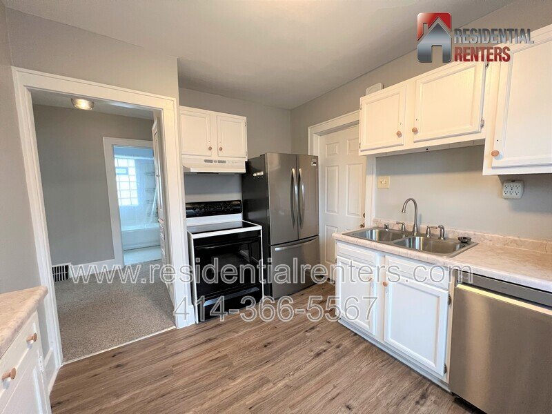 Charming Bayview Upper, Humboldt Park, Chill On the Hill, Garage Parking! property image