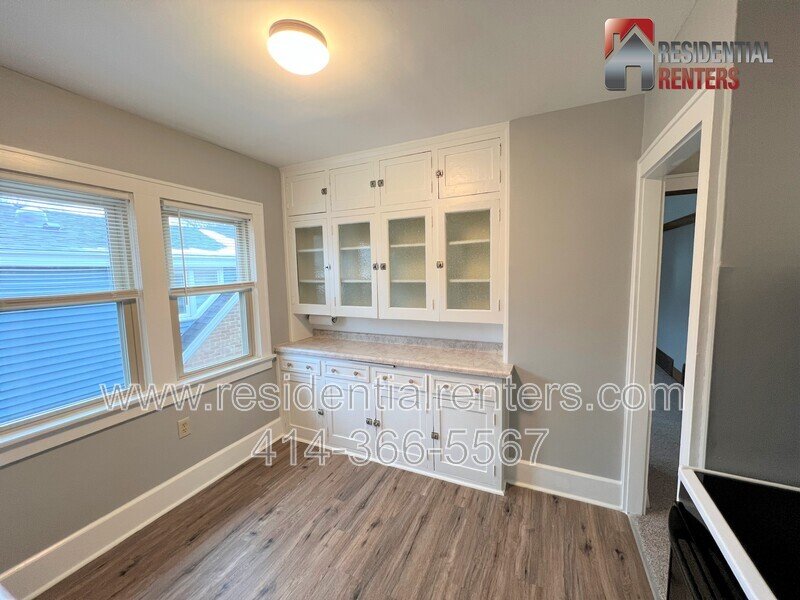 Charming Bayview Upper, Humboldt Park, Chill On the Hill, Garage Parking! property image