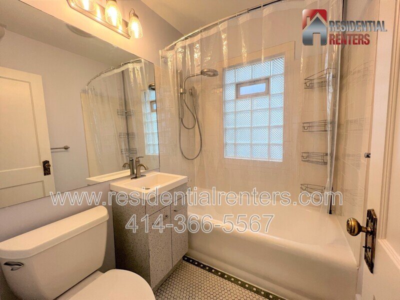 Charming Bayview Upper, Humboldt Park, Chill On the Hill, Garage Parking! property image