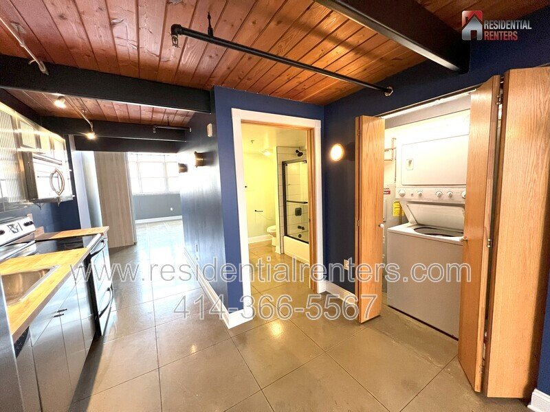 Rare Open Concept Riverwest Loft, Garage Parking Included, Cream City Brick, Pet Friendly! property image