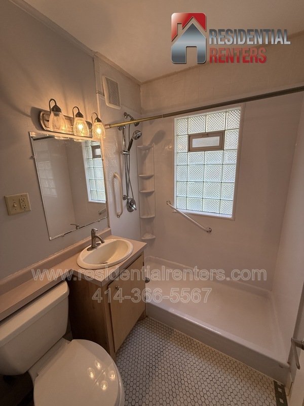 Charming Bayview Lower, Humboldt Park, Chill On the Hill, Garage Parking! property image