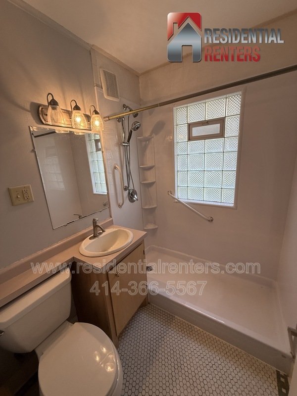 Charming Bayview Lower, Humboldt Park, Chill On the Hill, Garage Parking! property image