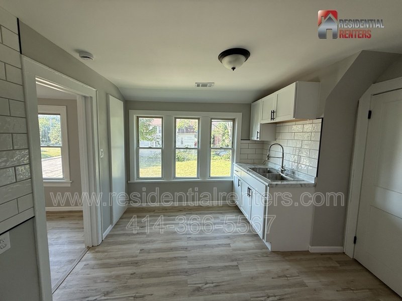 Harambee Neighborhood 3BR Upper Duplex, Just Renovated, Hardwood Flooring Throughout, Pet Friendly! property image