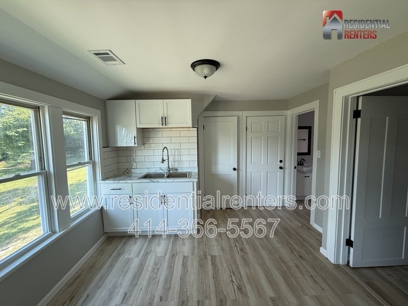 Harambee Neighborhood 3BR Upper Duplex, Just Renovated, Hardwood Flooring Throughout, Pet Friendly! property image