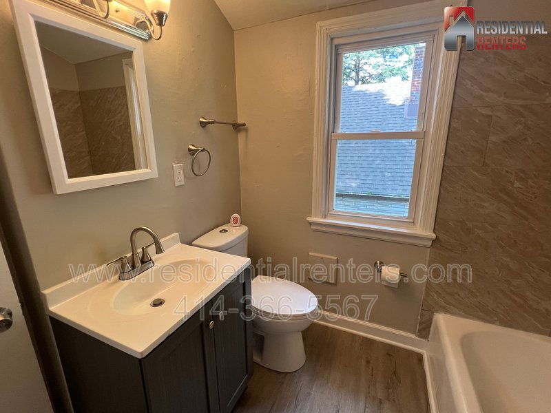 Single Family Home, Hardwood Floors, SS Applicances, Fenced Yard, Pets Ok! property image