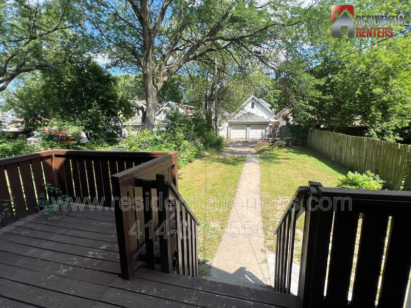 Single Family Home, Hardwood Floors, SS Applicances, Fenced Yard, Pets Ok! property image