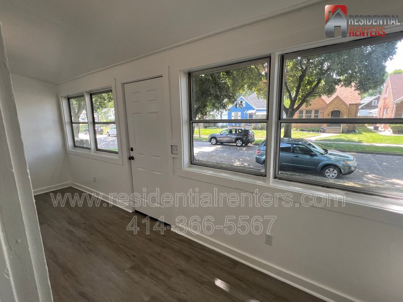 Single Family Home, Hardwood Floors, SS Applicances, Fenced Yard, Pets Ok! property image