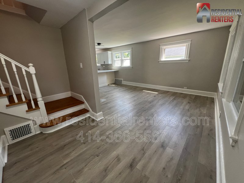 Single Family Home, Hardwood Floors, SS Applicances, Fenced Yard, Pets Ok! property image