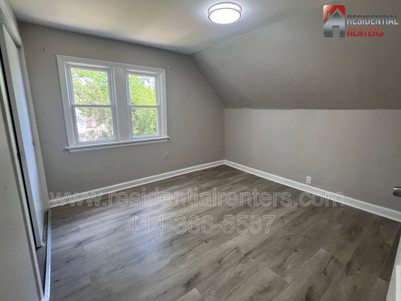 Single Family Home, Hardwood Floors, SS Applicances, Fenced Yard, Pets Ok! property image