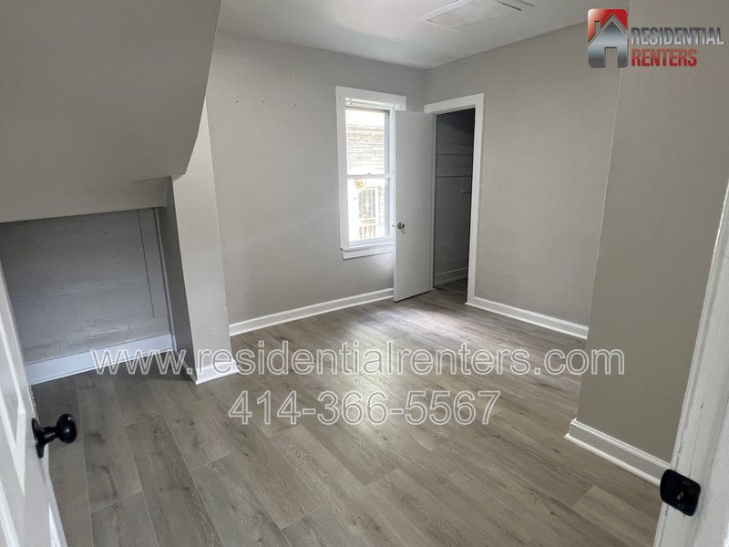 Single Family Home, Hardwood Floors, SS Applicances, Fenced Yard, Pets Ok! property image