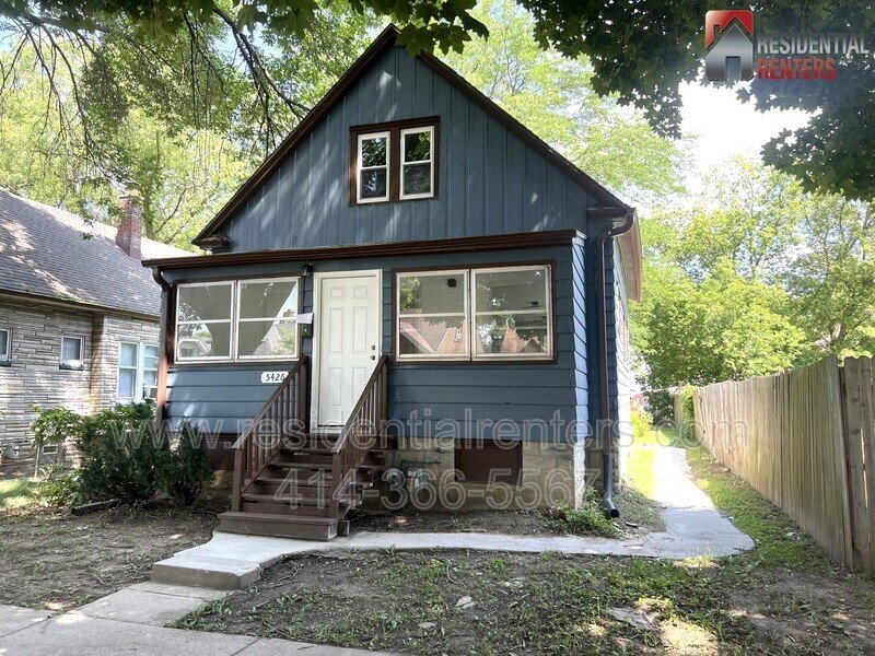 Single Family Home, Hardwood Floors, SS Applicances, Fenced Yard, Pets Ok! property image