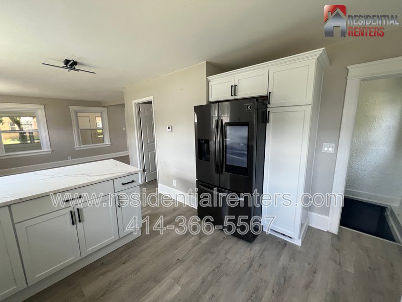 Single Family Home, Hardwood Floors, SS Applicances, Fenced Yard, Pets Ok! property image