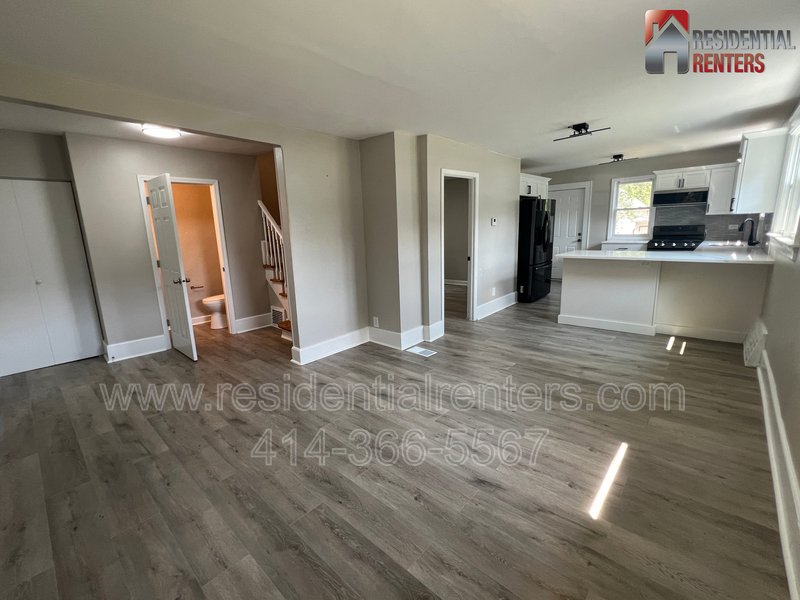 Single Family Home, Hardwood Floors, SS Applicances, Fenced Yard, Pets Ok! property image