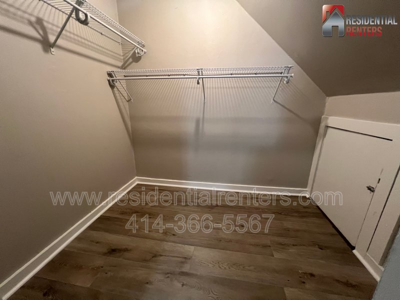 Single Family Home, Hardwood Floors, SS Applicances, Fenced Yard, Pets Ok! property image