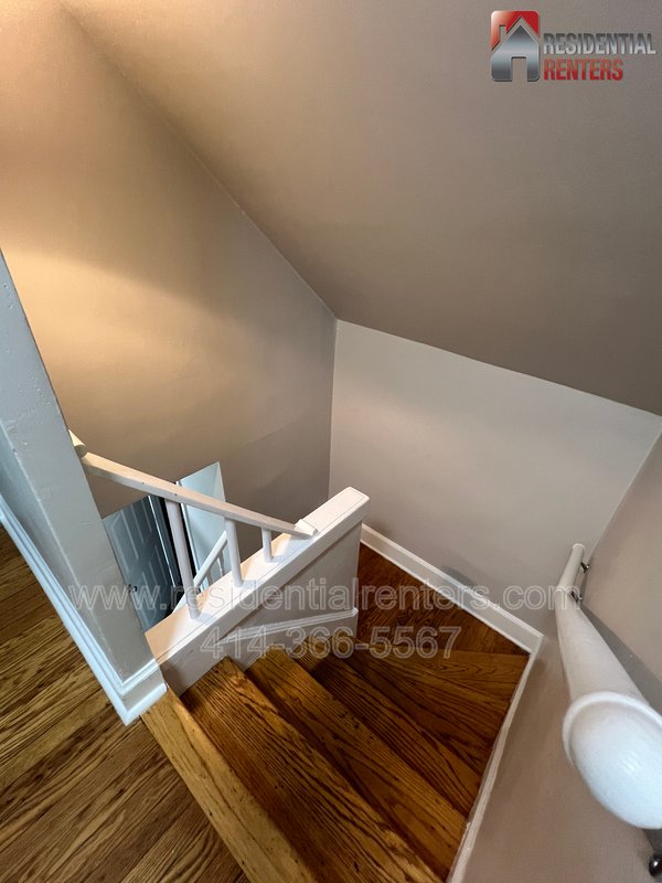 Single Family Home, Hardwood Floors, SS Applicances, Fenced Yard, Pets Ok! property image