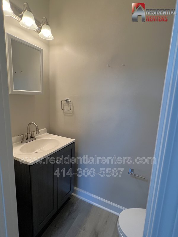Single Family Home, Hardwood Floors, SS Applicances, Fenced Yard, Pets Ok! property image