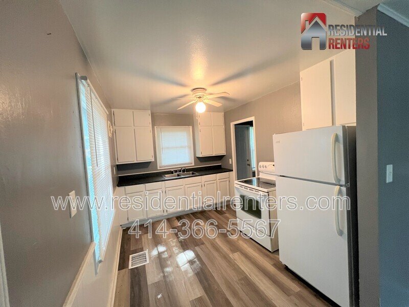 Single Family Home, Fenced Yard, Garage Parking, Pets Welcome property image