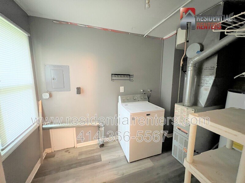 Single Family Home, Fenced Yard, Garage Parking, Pets Welcome property image