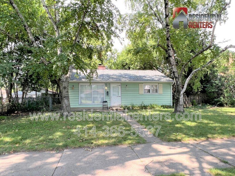 Single Family Home, Fenced Yard, Garage Parking, Pets Welcome property image