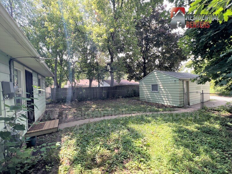 Single Family Home, Fenced Yard, Garage Parking, Pets Welcome property image