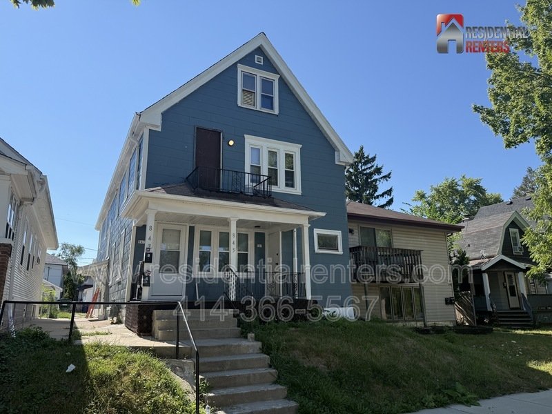 West Allis 2 Bedroom Upper, Just Updated, Stainless, Granite, Luxury Plank, Garage ParkingWest Allis 2 Bedroom Upper, Just Updated, Stainless, Granite, Luxury Plank, Pets are welcome! property image