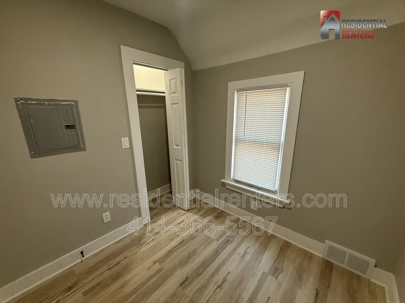 West Allis 2 Bedroom Upper, Just Updated, Stainless, Granite, Luxury Plank, Garage ParkingWest Allis 2 Bedroom Upper, Just Updated, Stainless, Granite, Luxury Plank, Pets are welcome! property image