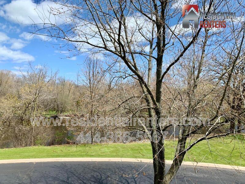 Spacious 2-Bedroom Condo with River Views, Pool & Heated Garage. Great Location! property image