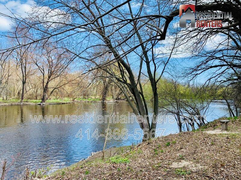 Spacious 2-Bedroom Condo with River Views, Pool & Heated Garage. Great Location! property image