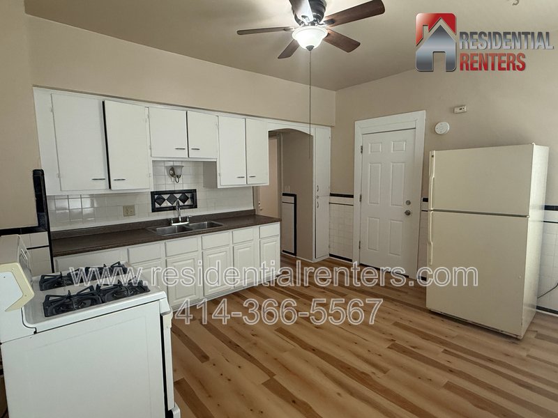 Riverwest 3BR Upper Duplex, Private Balcony, Yard & 2 Off-Street Parking Spaces! property image