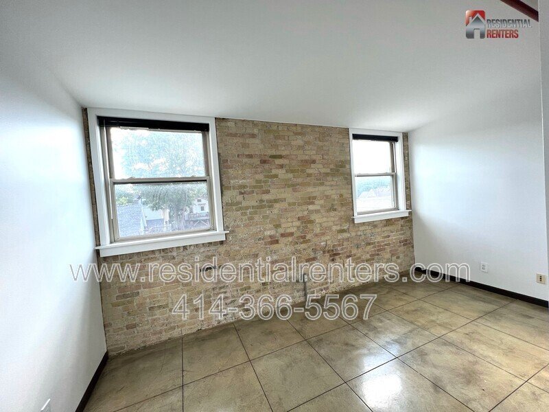 Rare Western Leather Lofts Studio, Cream City Brick, Exposed Timber Beams, Radiant Heated Flooring. property image