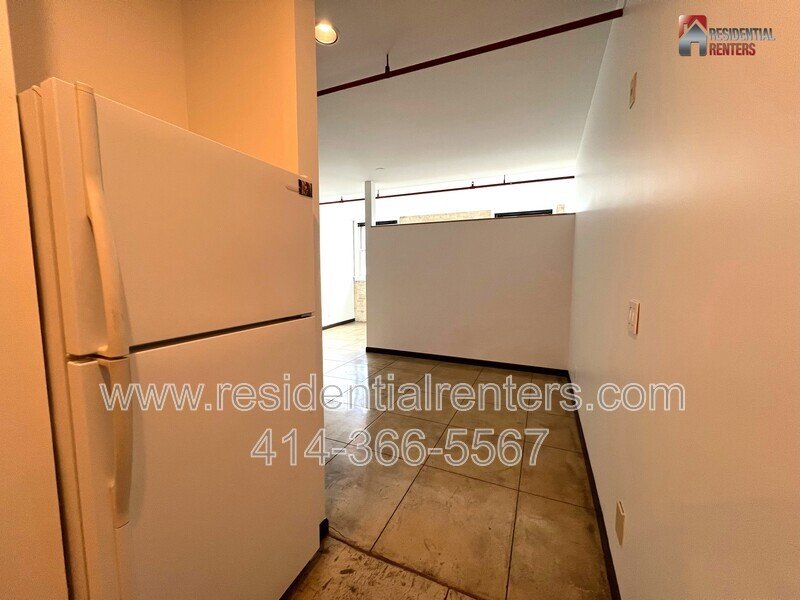 Rare Western Leather Lofts Studio, Cream City Brick, Exposed Timber Beams, Radiant Heated Flooring. property image