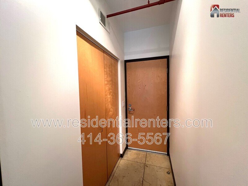 Rare Western Leather Lofts Studio, Cream City Brick, Exposed Timber Beams, Radiant Heated Flooring. property image