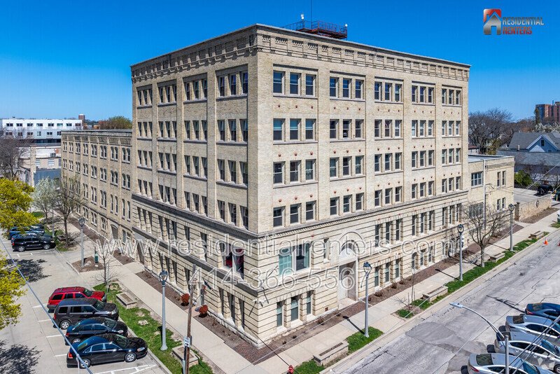 Rare Western Leather Lofts Studio, Cream City Brick, Exposed Timber Beams, Radiant Heated Flooring. property image