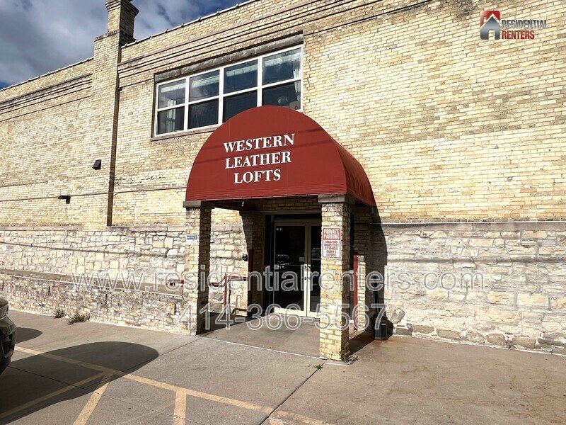 Rare Western Leather Lofts Studio, Cream City Brick, Exposed Timber Beams, Radiant Heated Flooring. property image