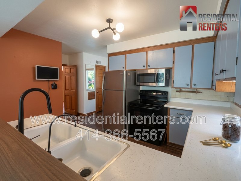 Bay View Charmer, 3BR Home, Finished Rec Room, Fenced Yard & 2-Car Garage! property image