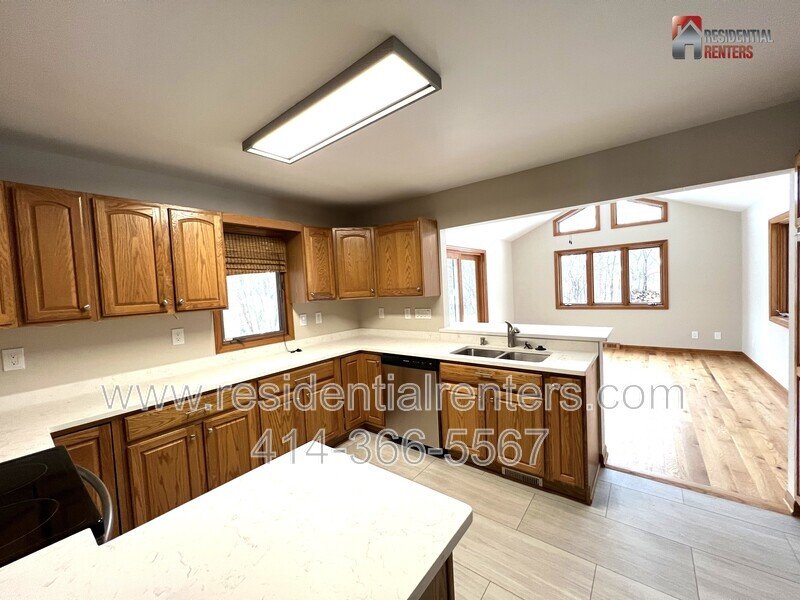 Beautifully Remodled Single Family Home, Garage Parking, Finished Basement, 2Baths property image