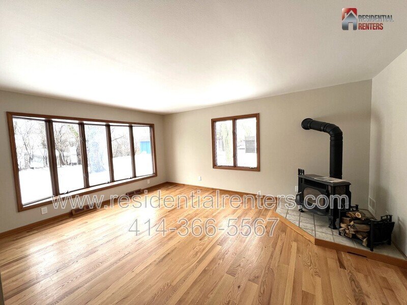 Beautifully Remodled Single Family Home, Garage Parking, Finished Basement, 2Baths property image
