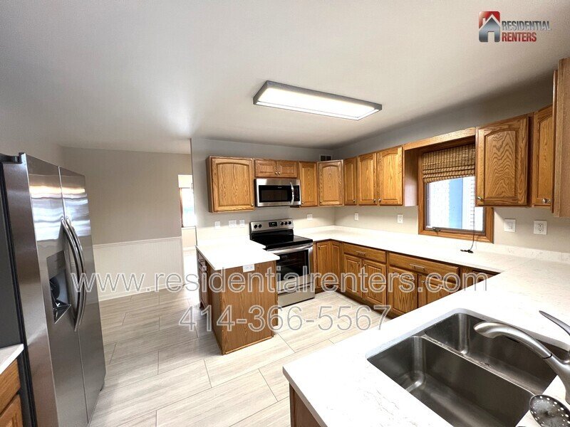 Beautifully Remodled Single Family Home, Garage Parking, Finished Basement, 2Baths property image