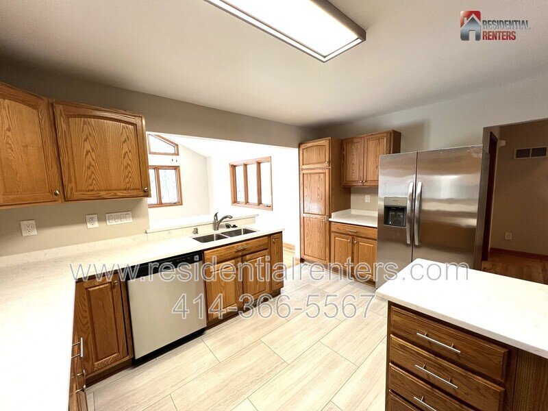 Beautifully Remodled Single Family Home, Garage Parking, Finished Basement, 2Baths property image