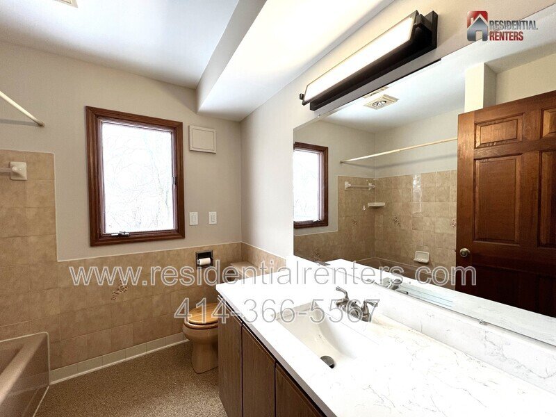 Beautifully Remodled Single Family Home, Garage Parking, Finished Basement, 2Baths property image