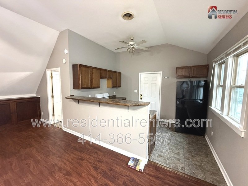 Spacious Upper Floor Duplex, Harambee Neighborhood, Parking Available! property image