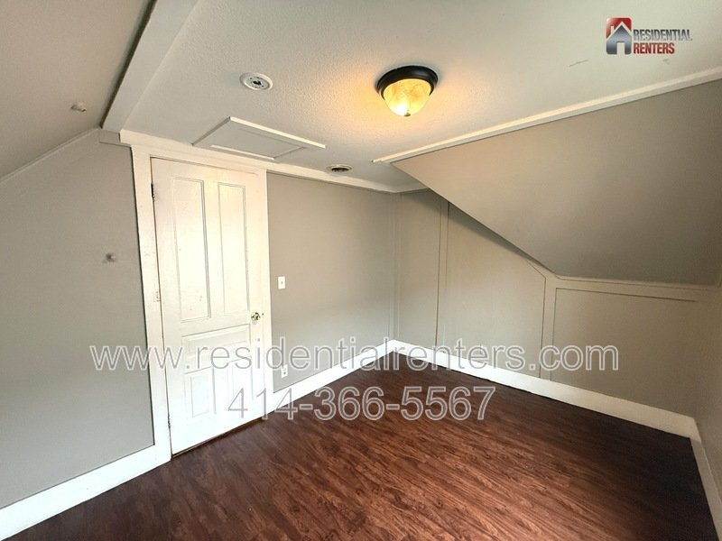 Spacious Upper Floor Duplex, Harambee Neighborhood, Parking Available! property image