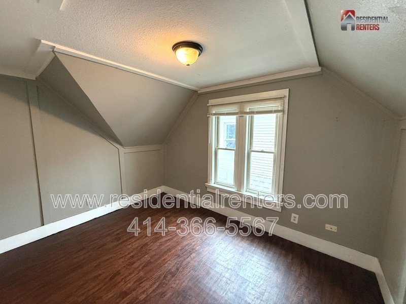 Spacious Upper Floor Duplex, Harambee Neighborhood, Parking Available! property image