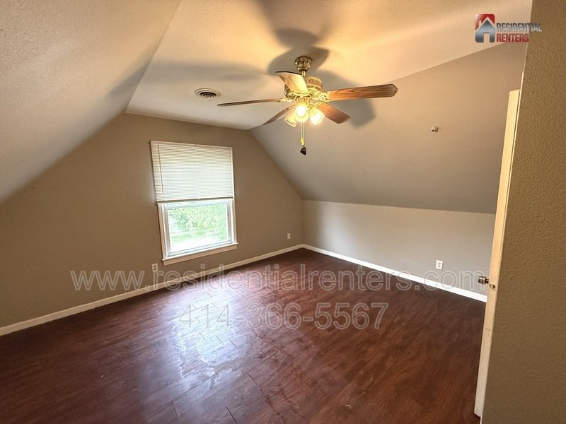 Spacious Upper Floor Duplex, Harambee Neighborhood, Parking Available! property image
