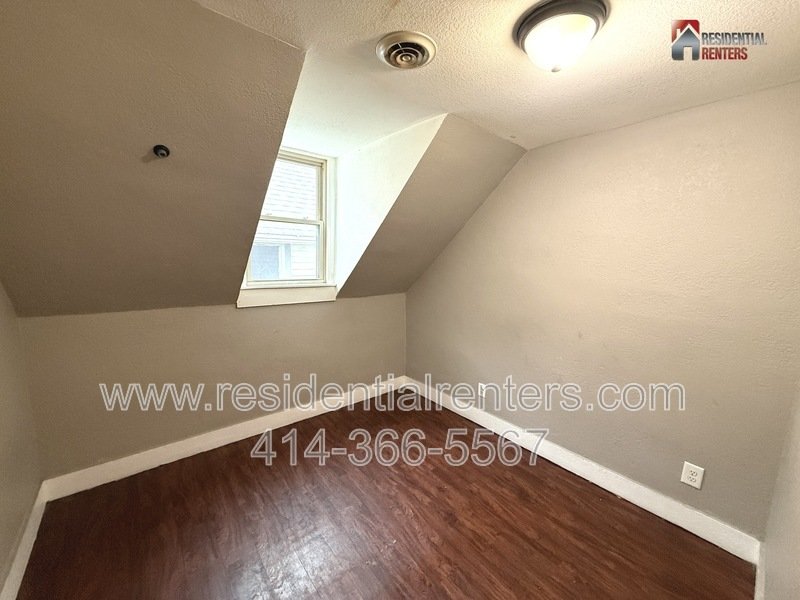 Spacious Upper Floor Duplex, Harambee Neighborhood, Parking Available! property image