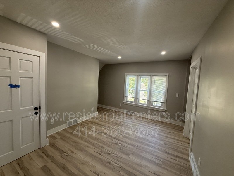 West Allis 2 Bedroom Lower Front, Just Updated, Stainless, Granite, Luxury Plank, Stainless, Granite, Luxury Plank, Pets OK! property image