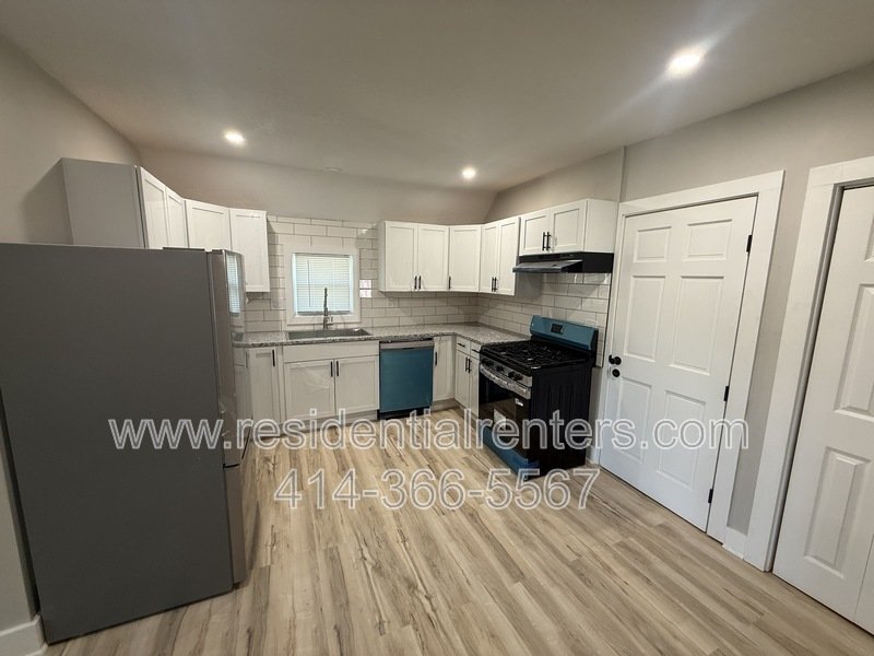 West Allis 2 Bedroom Lower Front, Just Updated, Stainless, Granite, Luxury Plank, Stainless, Granite, Luxury Plank, Pets OK! property image