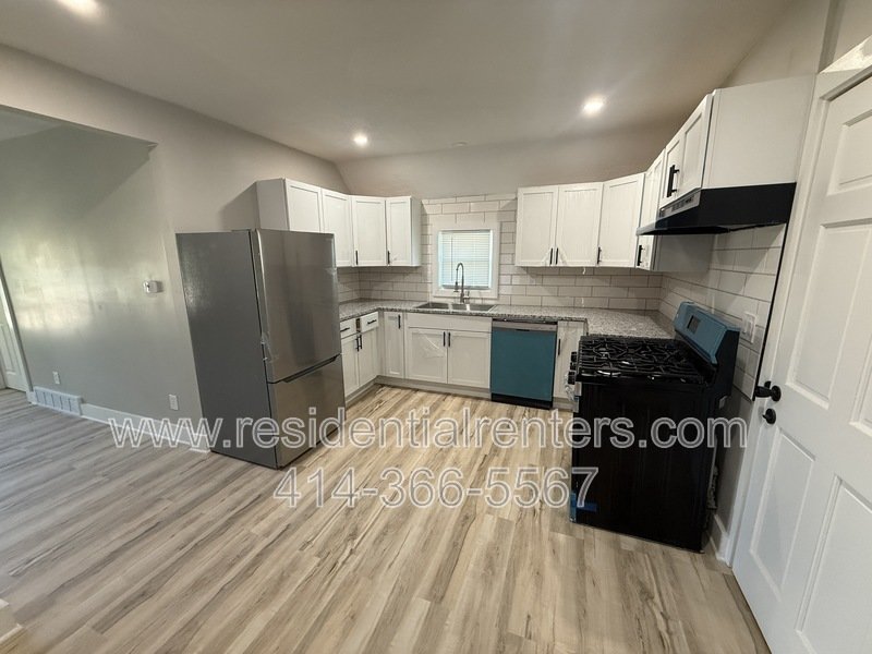 West Allis 2 Bedroom Lower Front, Just Updated, Stainless, Granite, Luxury Plank, Stainless, Granite, Luxury Plank, Pets OK! property image