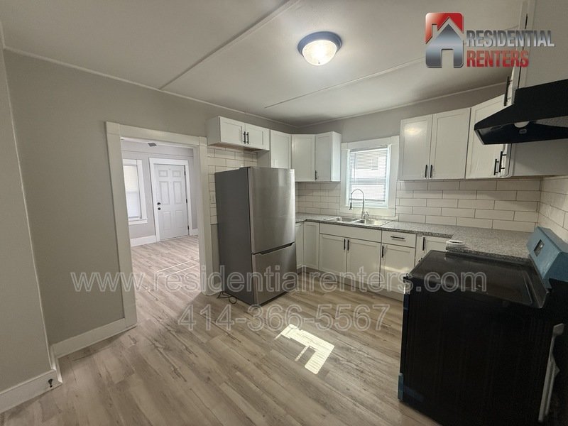 West Allis 1 Bedroom Lower Right, Just Updated, Stainless, Granite, Luxury Plank, Stainless, Granite, Luxury Plank, Pets OK! property image