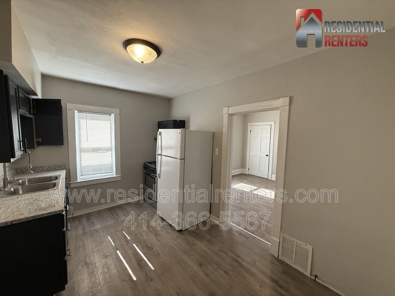 West Allis 1 Bedroom Lower Right, Just Updated, Stainless, Granite, Luxury Plank, Stainless, Granite, Luxury Plank, Pets OK! property image